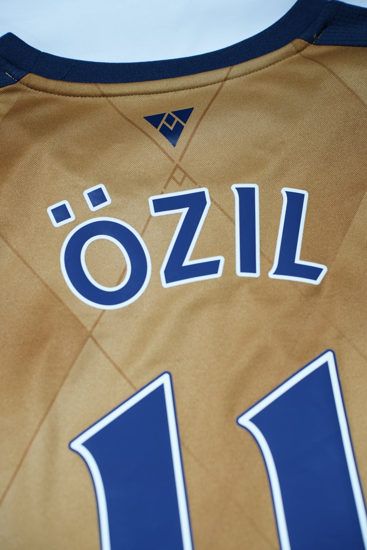 Arsenal 2015-16 Away Shirt - Mesut Özil #11 (S) - BNWT