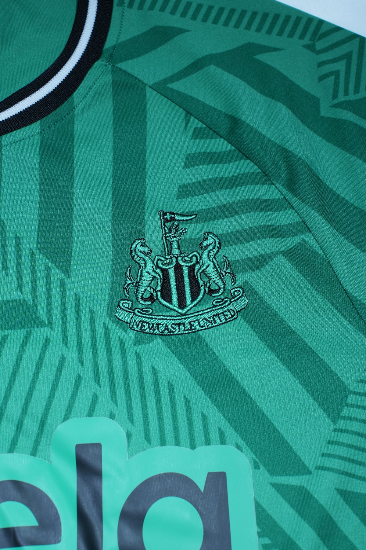 Newcastle FC 2023-24 Away Shirt (M)