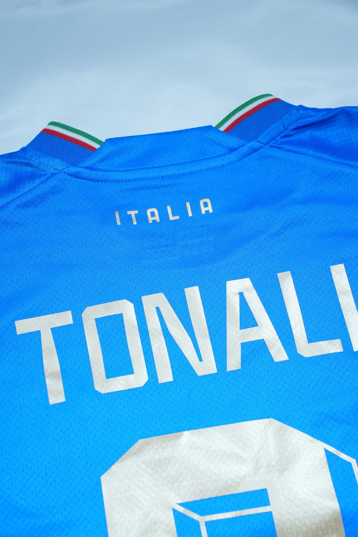 Italy 2022-2023 Home Shirt Tonali #8 (S) - BNWT