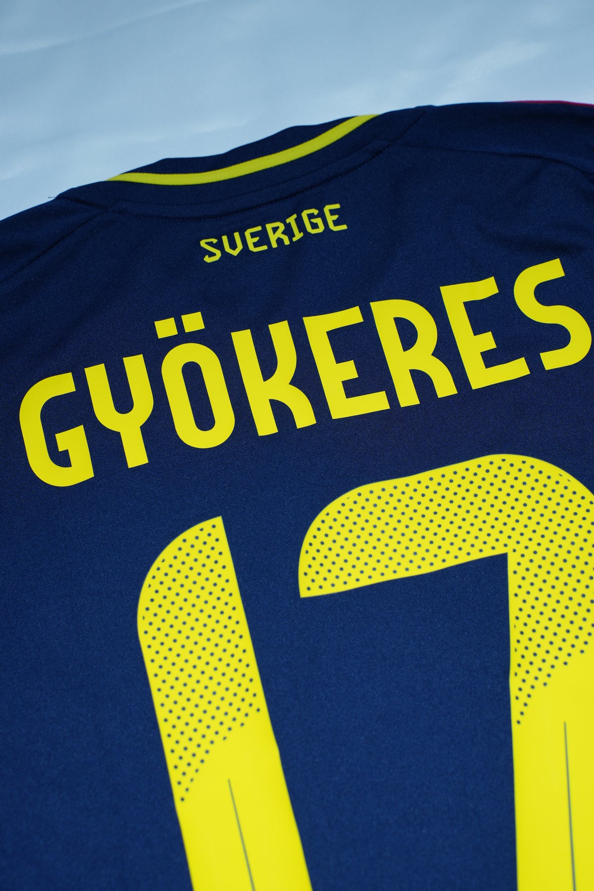 Sweden 2024-2025 Away Shirt - Viktor Gyökeres #17 - BNWT