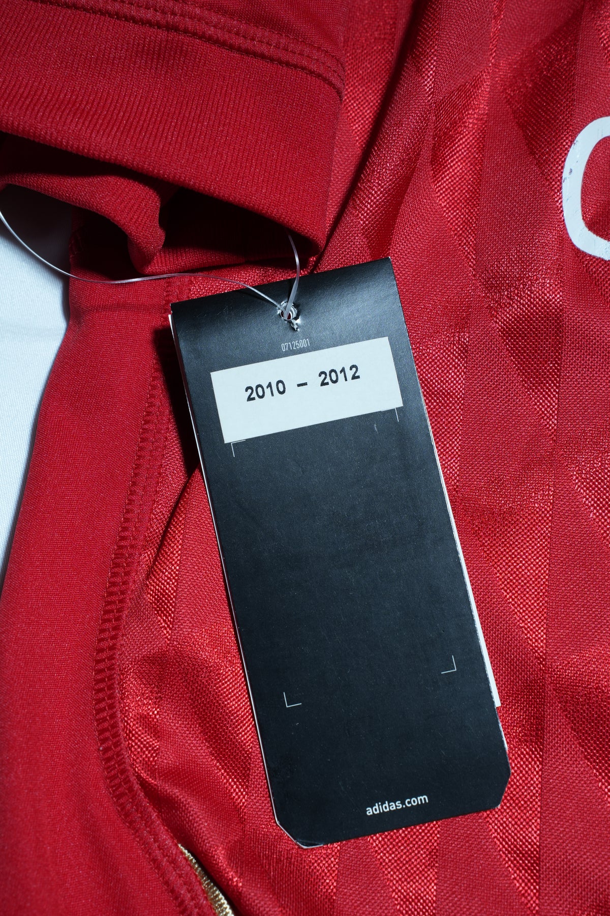 Liverpool 2010-2012 Home Shirt - Dirk Kuyt #18 (S) - BNWT