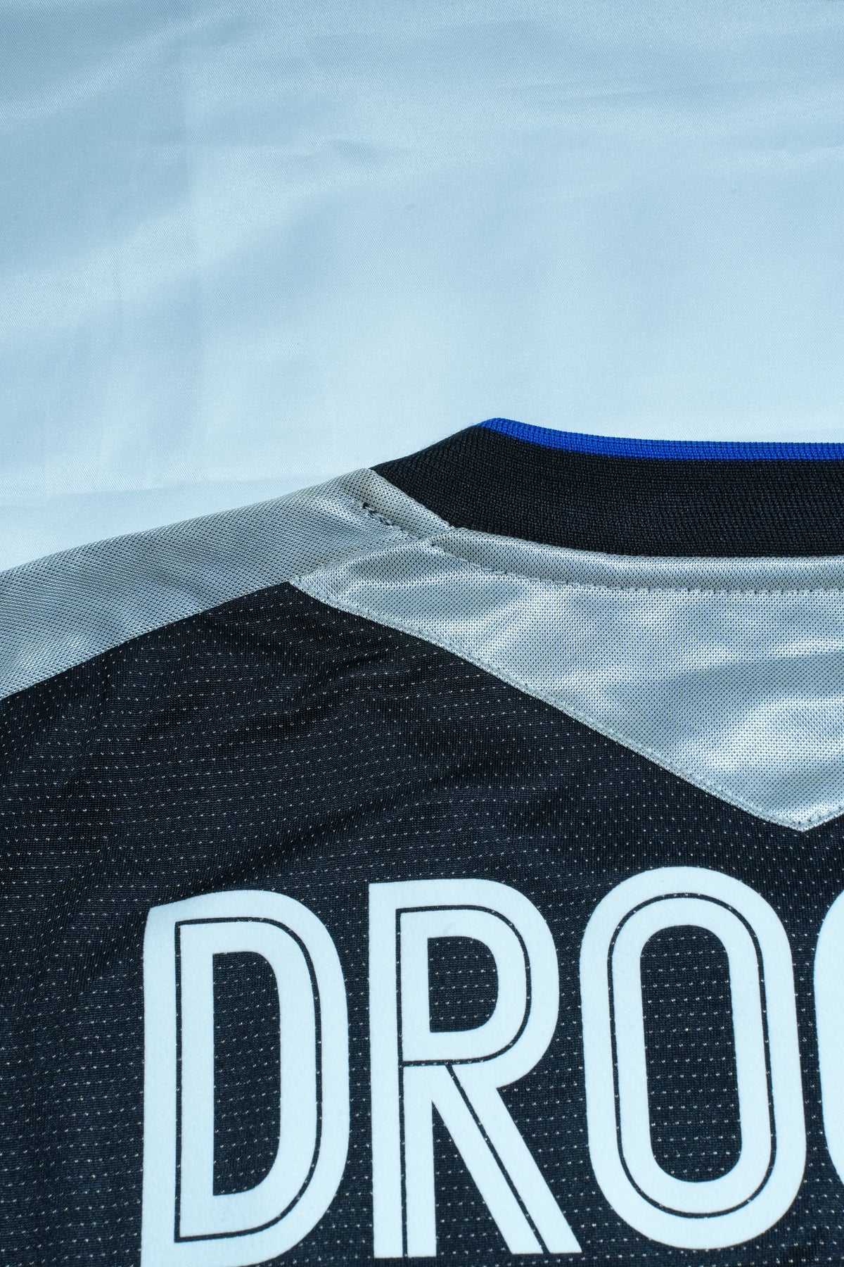 Chelsea 2004-2005 Away Jersey - Didier Drogba #11 (L)