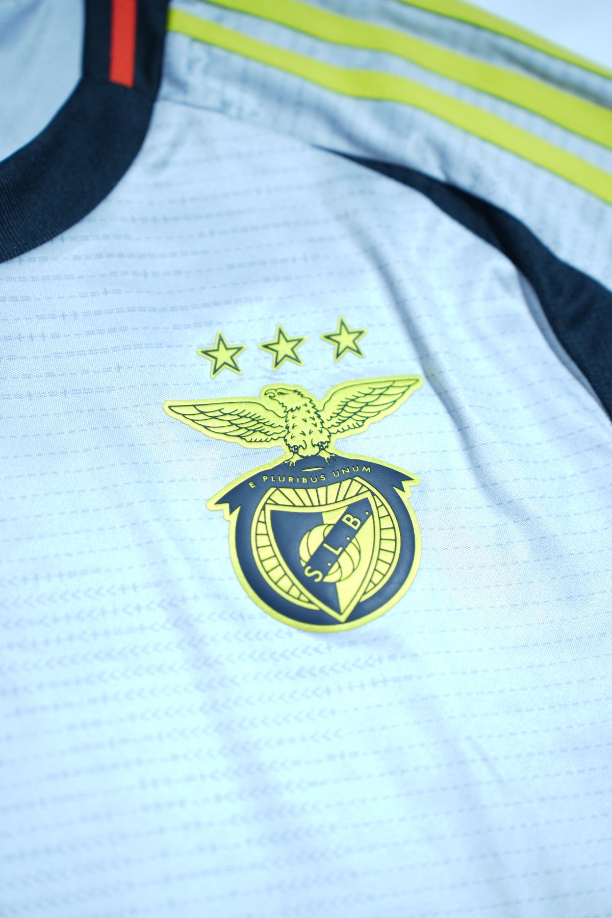 S.L. Benfica 2024-25 Away Shirt (S) - 10/10